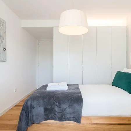FLH Chiado Bright Apartment-3